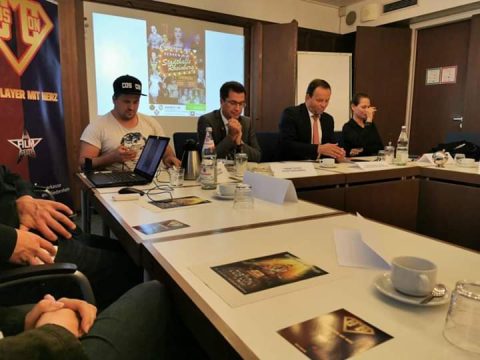Chuck Norris Double für eine Charity Veranstaltung bei der Pressekonferenz in Rheinberg.