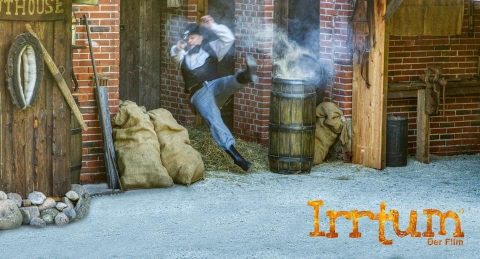 Chuck Norris spielt im Film Irrtum der Film mit