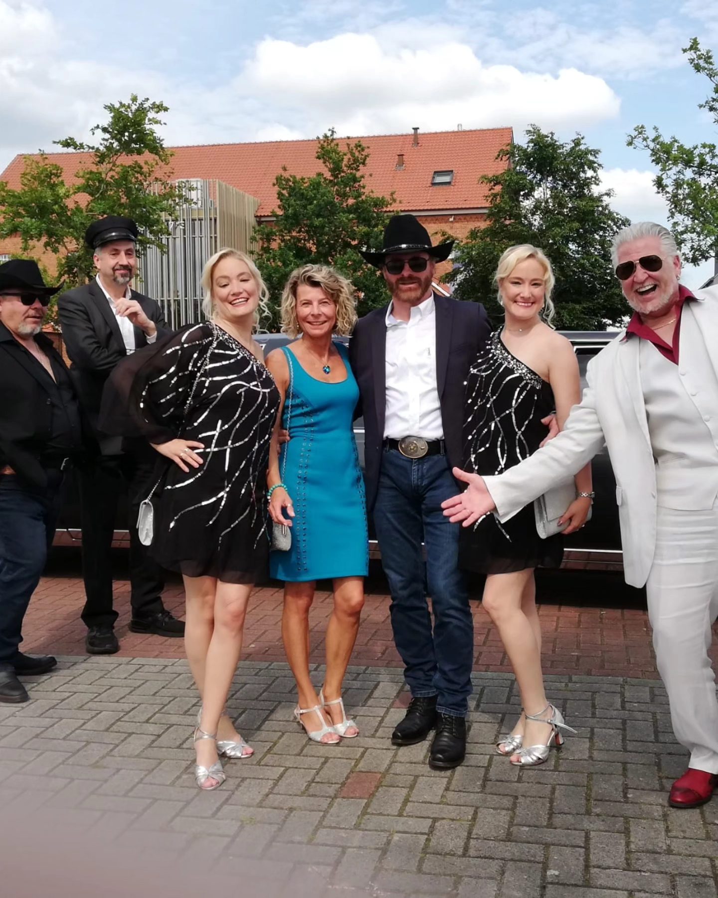 Offizieller Chuck Norris Double spielt im Kurzfilm Droops of Doom, mit in Ostfrießland