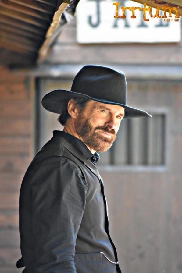 Chuck Norris spielt im Film Irrtum der Film mit