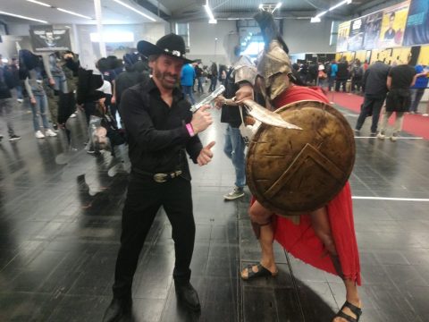 Der luxembourgische Chuck Norris Double trifft den echten Chuck Norris auf der Comic Con.