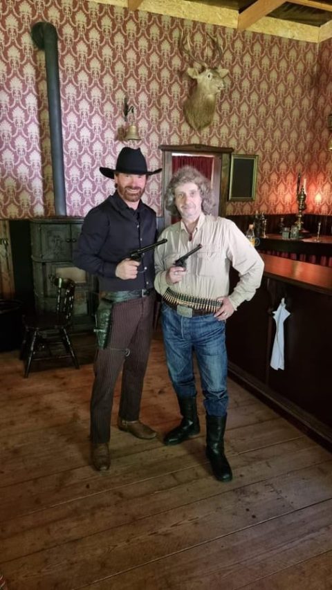 Das Offizielle Chuck Norris Double wird Ehrengast mit Hollywood Star Mark Ryan in der Westernstadt Basswood Grove