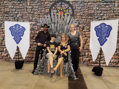 Der luxembourgische Chuck Norris Double trifft den echten Chuck Norris auf der Comic Con.