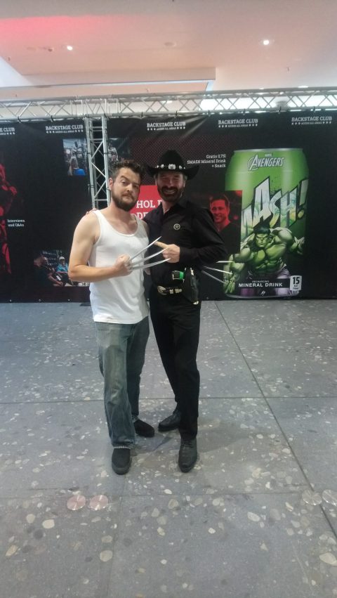 Der luxembourgische Chuck Norris Double trifft den echten Chuck Norris auf der Comic Con.