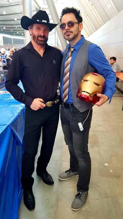 Der luxembourgische Chuck Norris Double trifft den echten Chuck Norris auf der Comic Con.