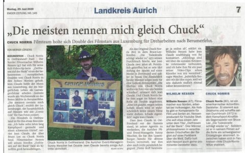 Chuck Norris Double bei den Ostfriesen auf der Bank im Film.