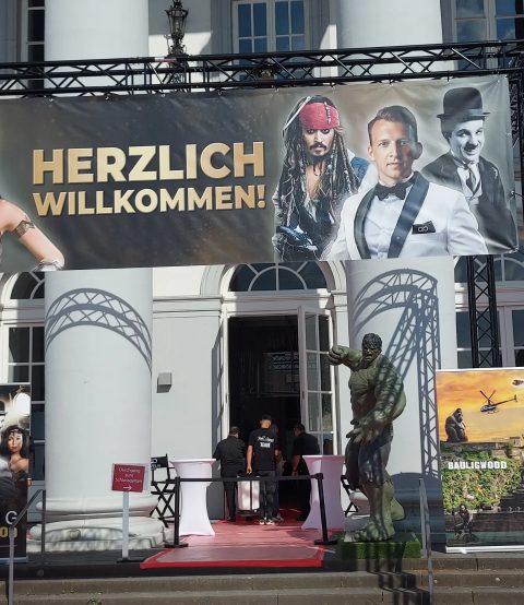 Chuck Norris Double Olinger Jean-Claude auf Hollywood-Party im Schloss Koblenz