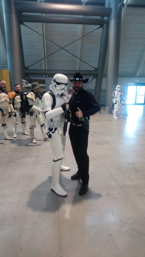 Der luxembourgische Chuck Norris Double trifft den echten Chuck Norris auf der Comic Con.