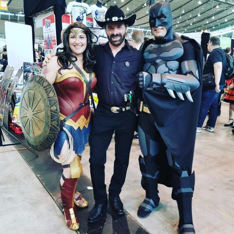 Der luxembourgische Chuck Norris Double trifft den echten Chuck Norris auf der Comic Con.