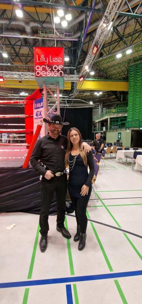 Das Offizielle Chuck Norris Double wird zum Boxen in Wuppertal eingeladen.
