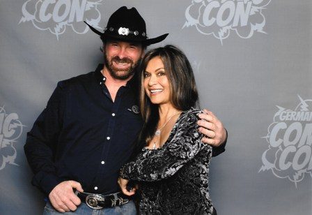 Chuck Norris Double mit Sidney Cooke ( Nia Peeples)