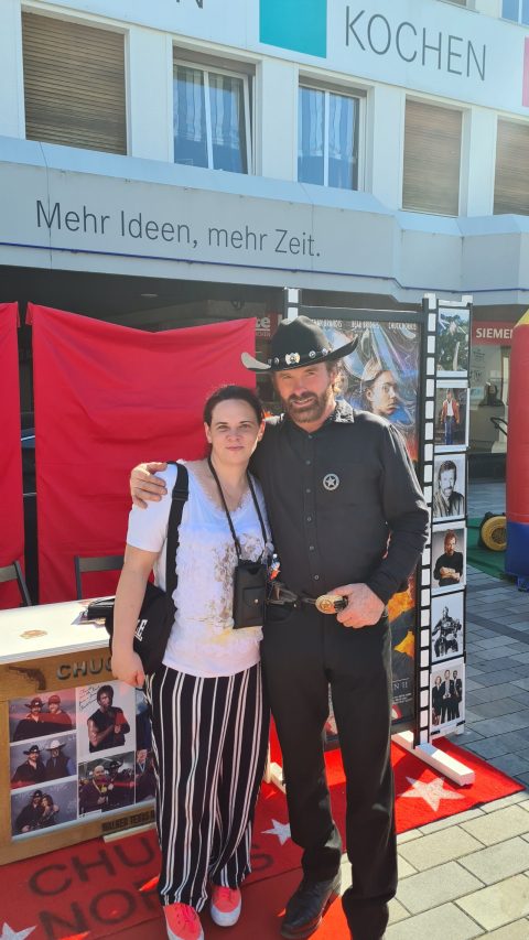 Das Offizielle Chuck Norris Double wird fürs Heerener Sommerfest gebucht.
