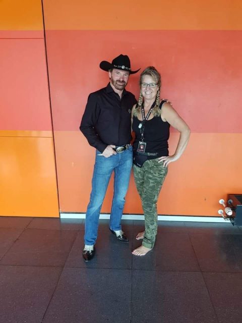 Der luxembourgische Chuck Norris Double trifft den echten Chuck Norris auf der Comic Con.