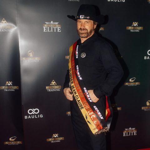 Chuck Norris Double Olinger Jean-Claude auf Hollywood-Party im Schloss Koblenz
