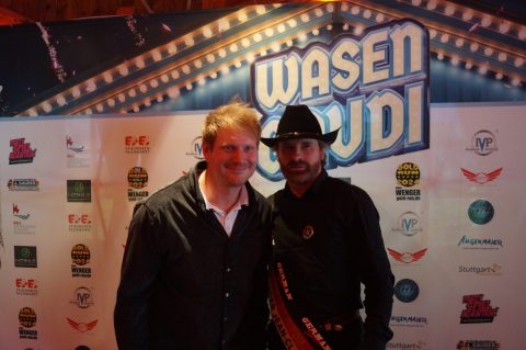 Chuck Norris Double mit Ed Sheeran Double