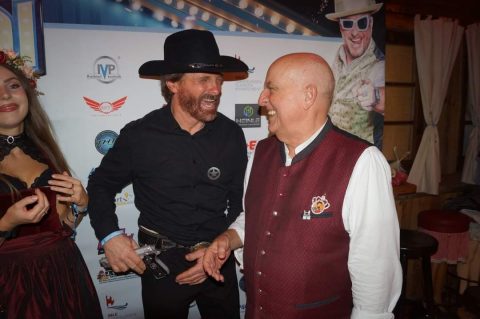 Offizieller Chuck Norris Double wird gebucht für das Cannstatter Volksfest
