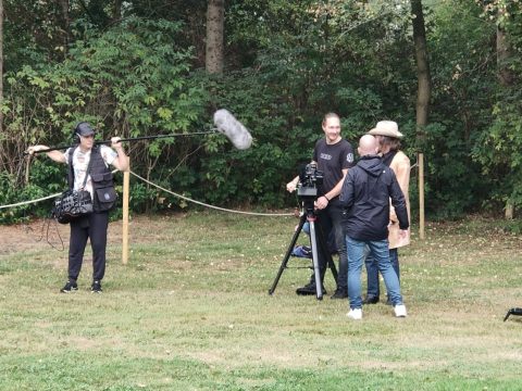 Offizieller Chuck Norris Double spielt im Kurzfilm Droops of Doom, mit in Ostfrießland