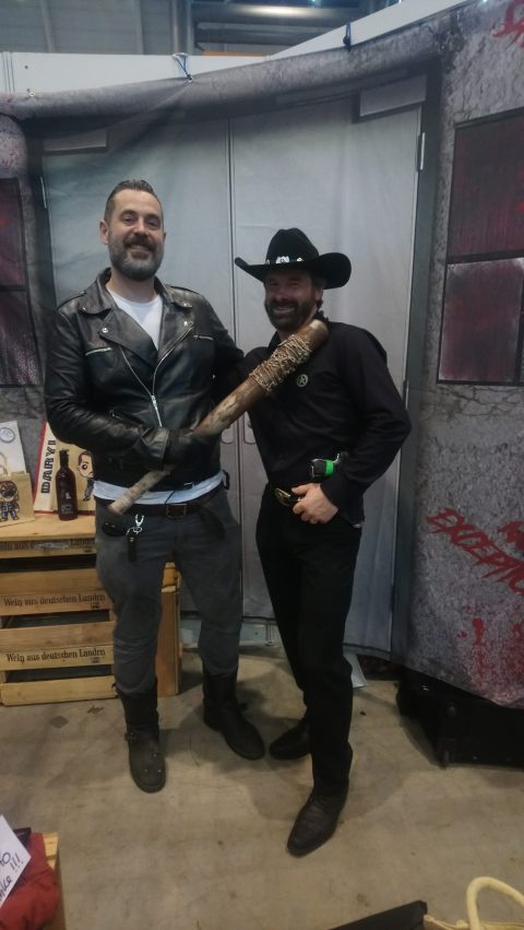 Der luxembourgische Chuck Norris Double trifft den echten Chuck Norris auf der Comic Con.