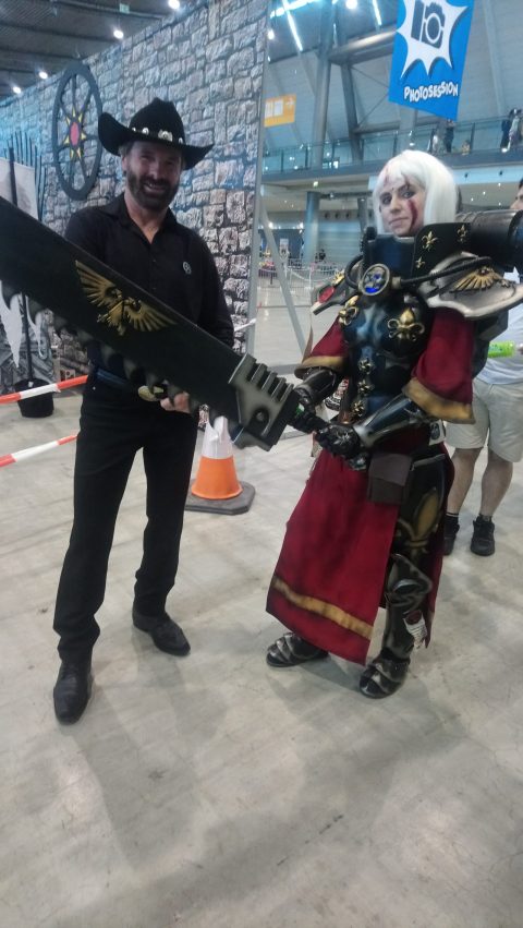 Der luxembourgische Chuck Norris Double trifft den echten Chuck Norris auf der Comic Con.