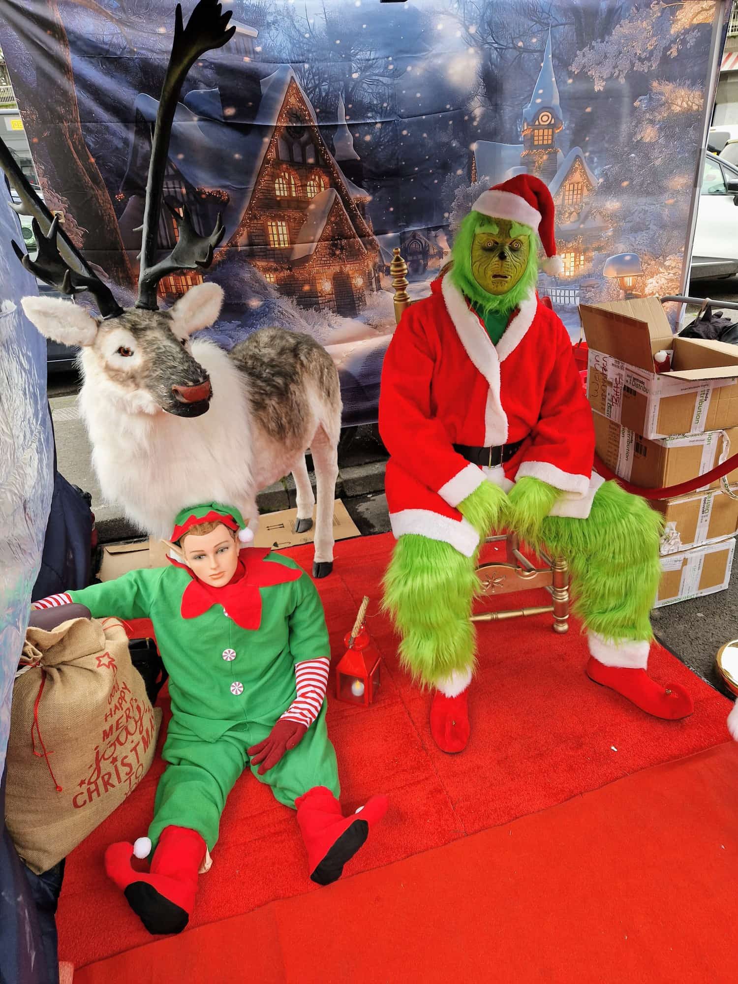 Chuck Norris Double in Köln fürs Weihnachtsessen für die Obdachlosen und Bedürftige