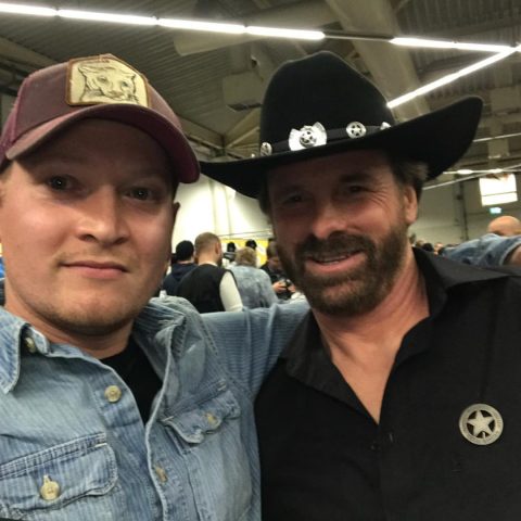 Der luxembourgische Chuck Norris Double trifft den echten Chuck Norris auf der Comic Con.
