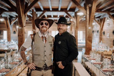 Chuck Norris Double wird vom Restaurant Cocottes in Luxembourg für die Schobermesse gebucht.
