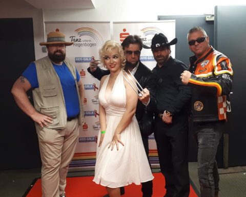 Das Offizielle Chuck Norris Double wird zur Charity Veranstaltung gebucht für Tanz unter den Regenboden