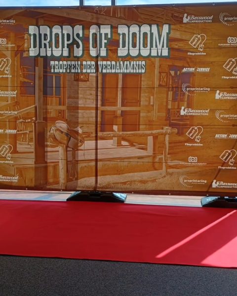 Offizieller Chuck Norris Double spielt im Kurzfilm Droops of Doom, mit in Ostfrießland