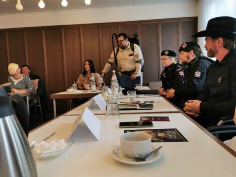 Chuck Norris Double für eine Charity Veranstaltung bei der Pressekonferenz in Rheinberg.