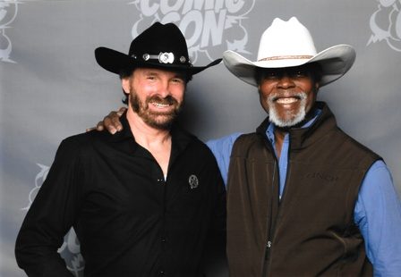 Chuck Norris Double mit Jimmy Trivette( Clarence Gilyard Jr.